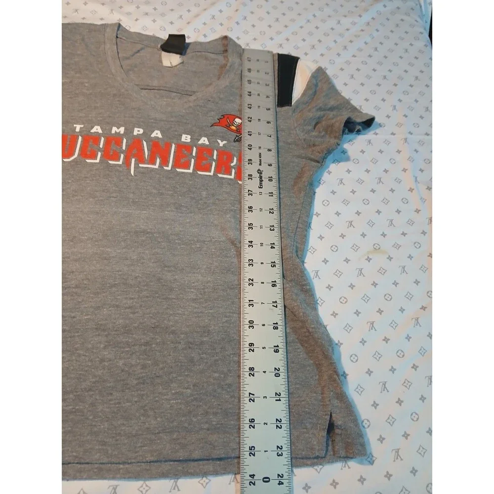 Team Apparel T Shirt Women Small Gray Red NFL Tampa Bay Buccaneers Football Team